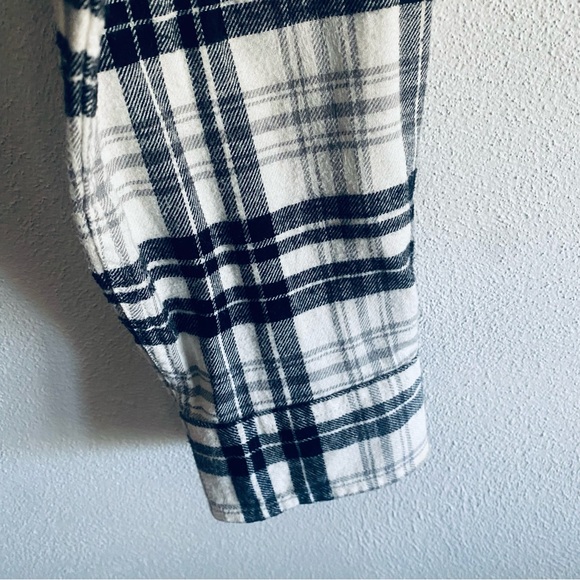 Carhartt Reworked Black Plaid White Long Sleeve Cropped Shirt - Picture 7 of 12